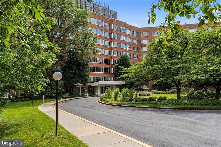 Studio, 450 sqft, $1,695 — Photo 3