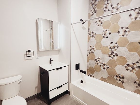 4th image of 102 Sackett St #204