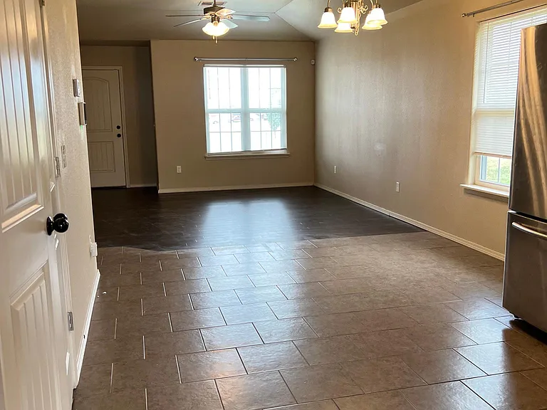2529 S Virginia Ave — Photo 3
