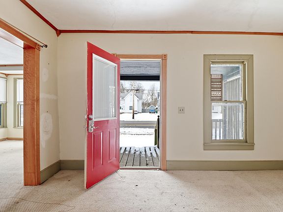 3rd image of 316 E Division St