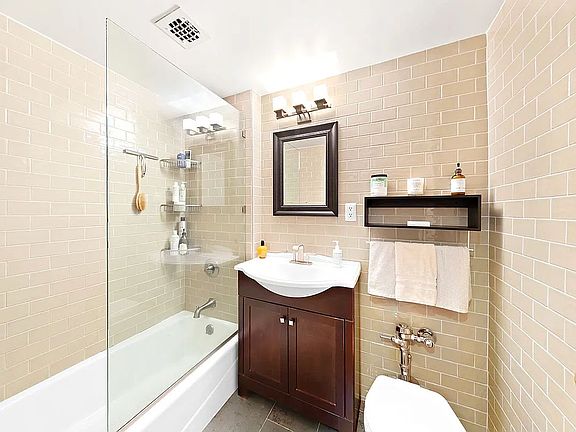 5th image of 410 W 24th St APT 5C