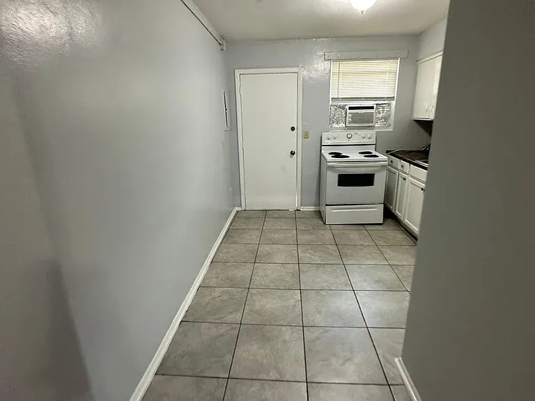2020 Palafox St — Photo 16