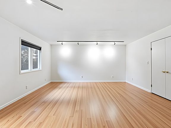 3rd image of 700 10th St APT 1