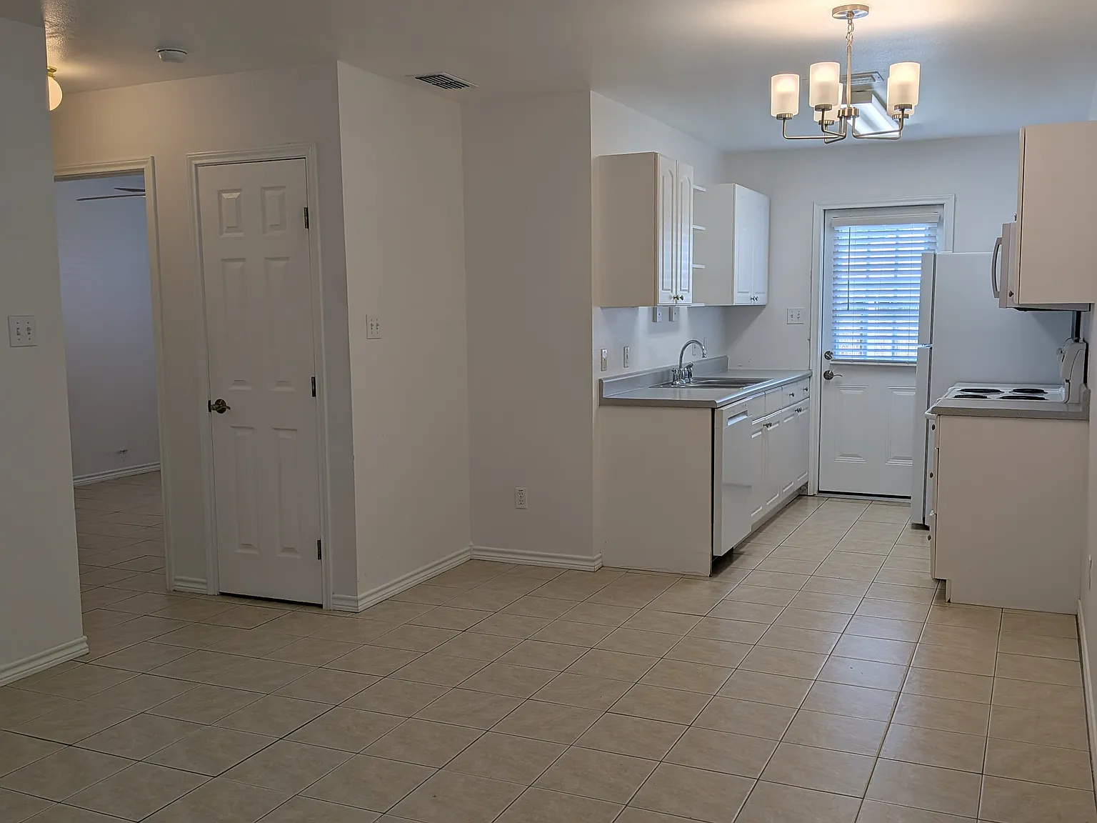 1 bed, 602 sqft, $1,100 — Photo 2