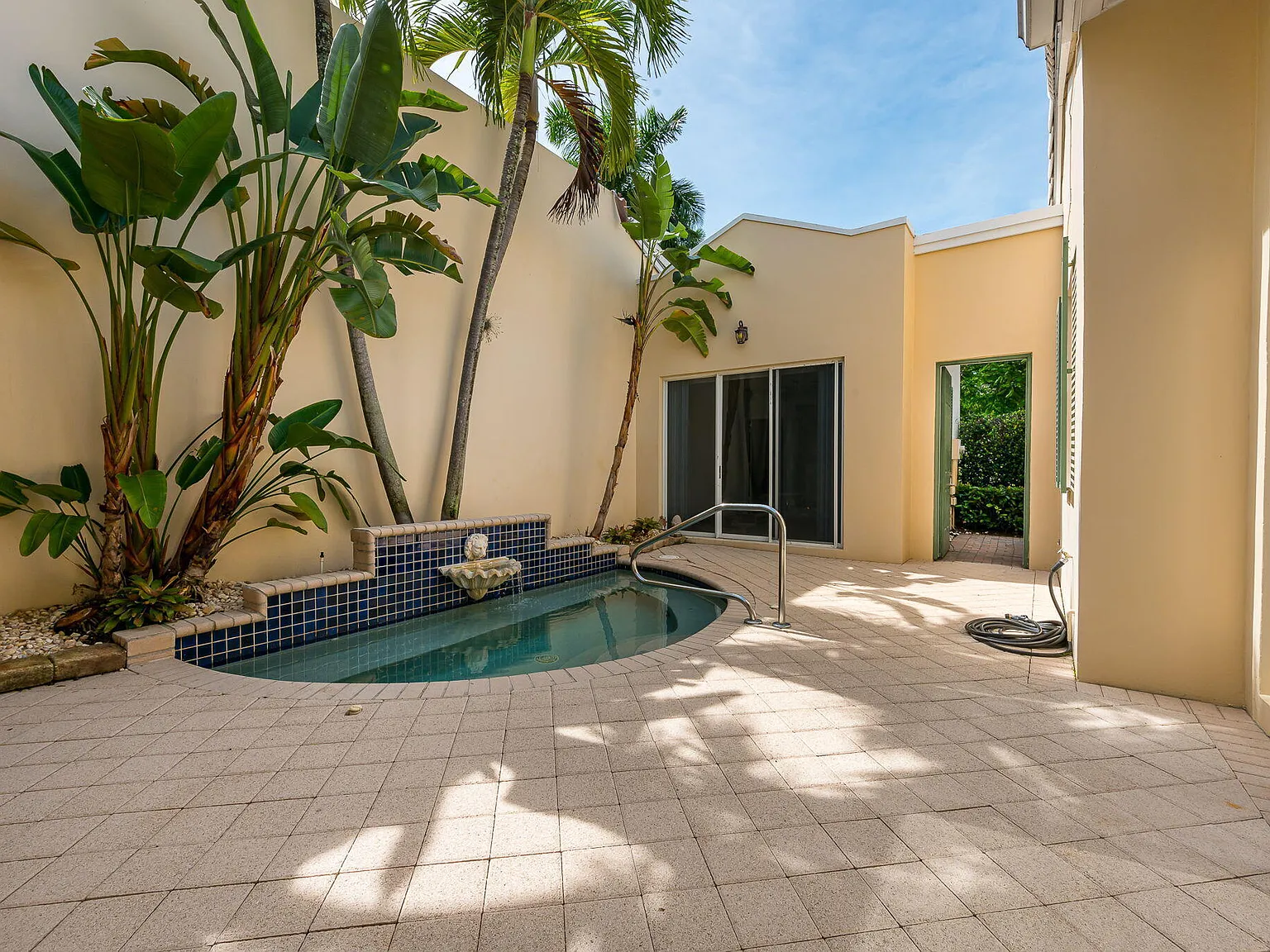 3 bed, 3.0 bath, 1682 sqft, $3,795 — Photo 3