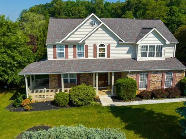 2757 Rexwood Dr, Glen Rock, PA 17327