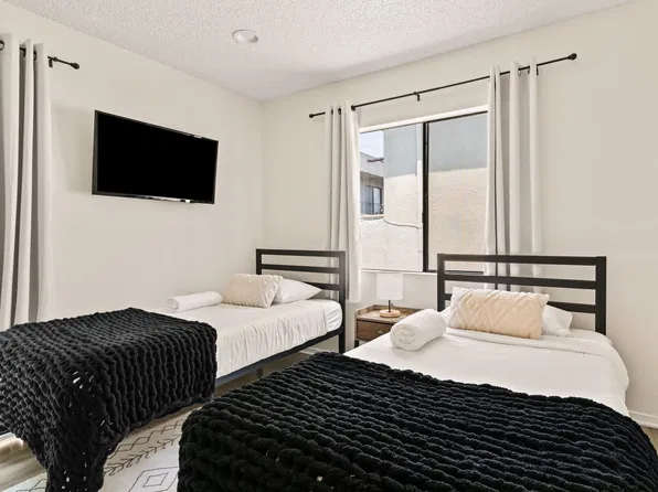 A fully furnished 5 bedroom, 2 bathroom apartment with common areas at 1823 Pelham Ave. Unit 8