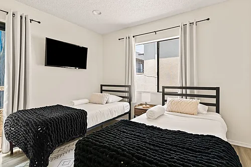 1823 Pelham Ave #8 Photo 1