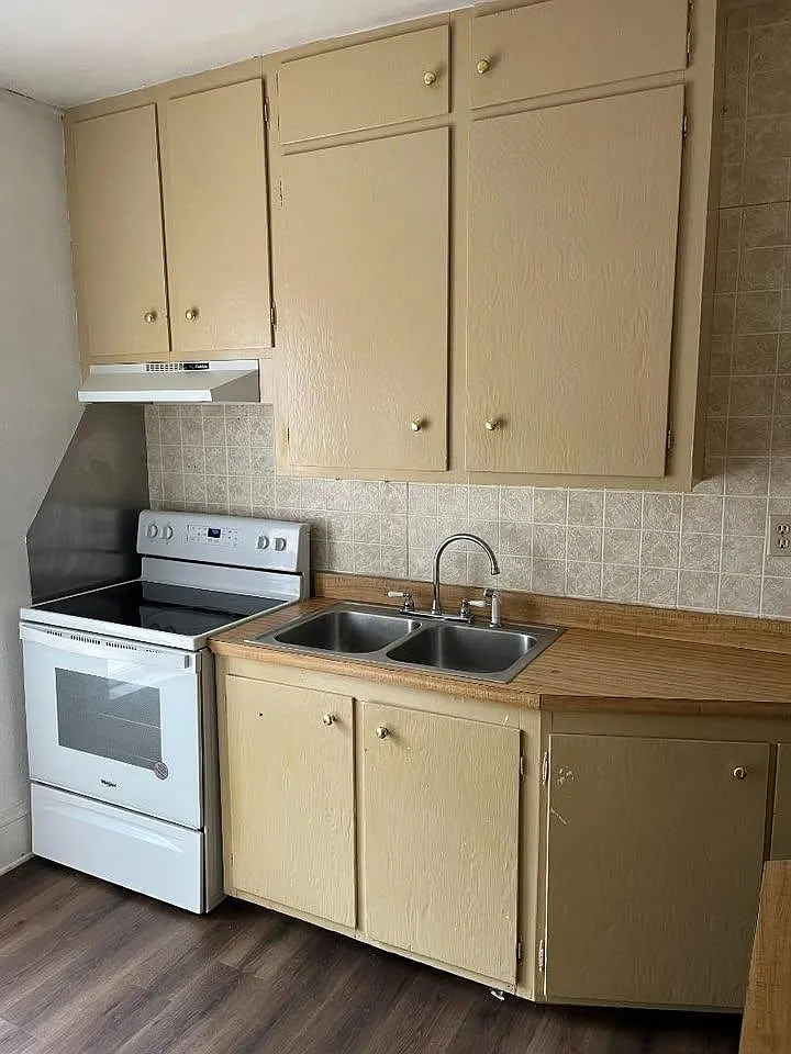1003 N Oneida St - 1003 1/2 N Oneida St — Photo 1