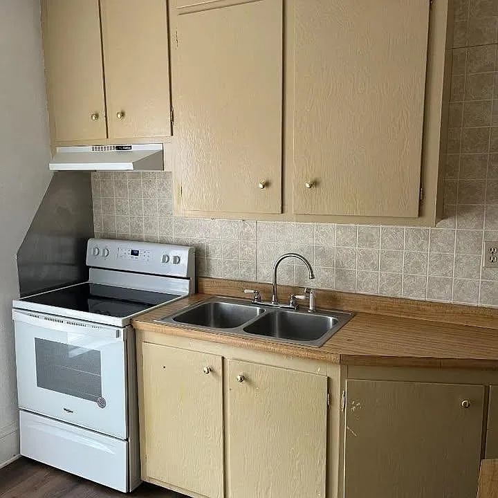 1003 N Oneida St #1/2