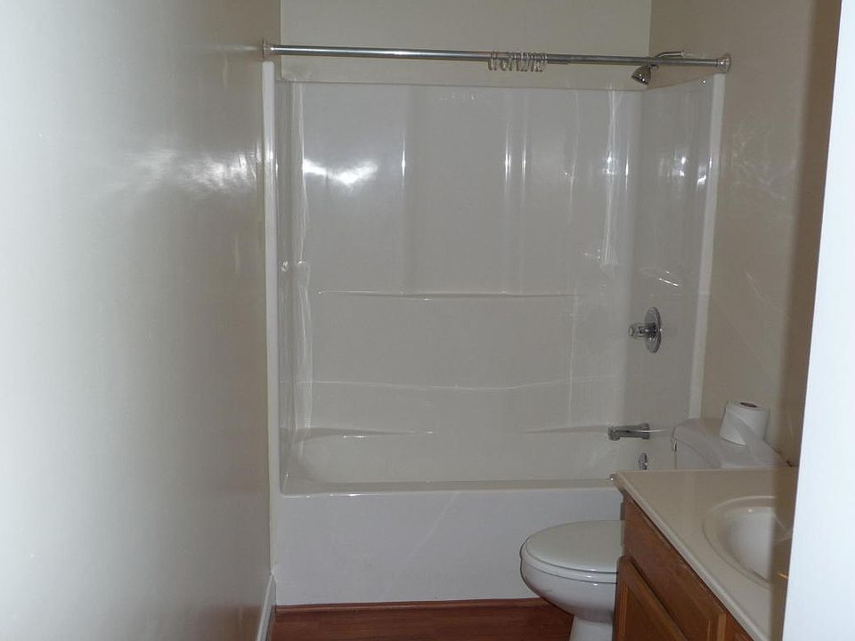 2nd image of 207 E Oldham Ave