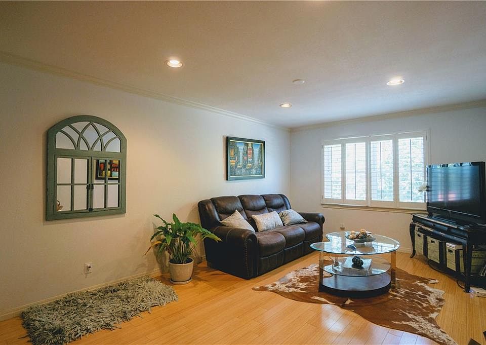 1st image of 900 S Lamar Blvd APT 204