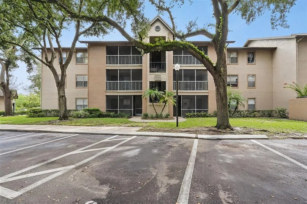 2 bed, 2.0 bath, 1019 sqft, $1,695 — Photo 2