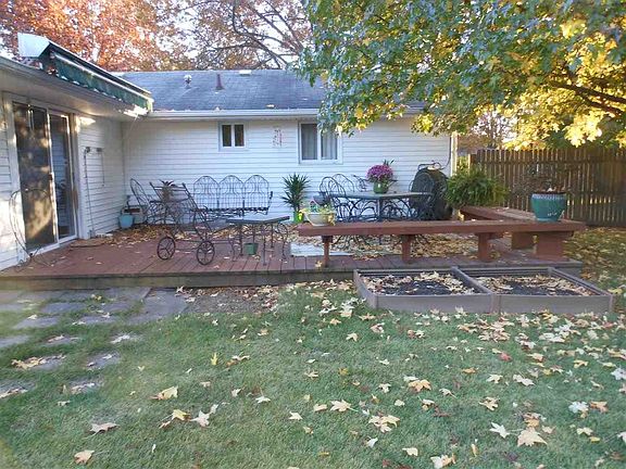 4th image of 17531 Parker Ave