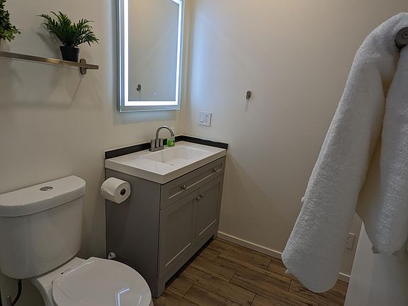 Furnished gust room shower.
