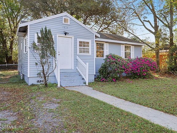 3rd image of 1617 CAMPUS Street