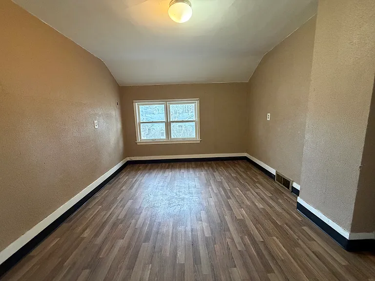 909 Mackinaw St #2 — Photo 9