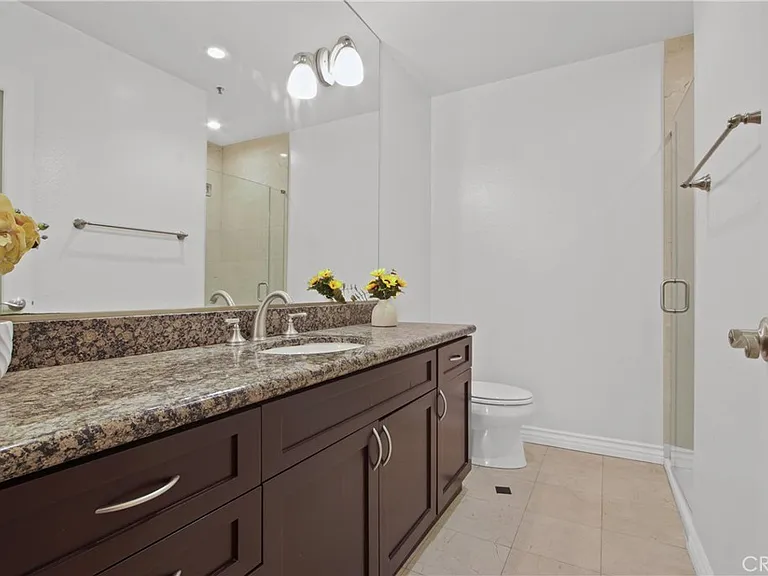 121 S Hope St #318 — Photo 8