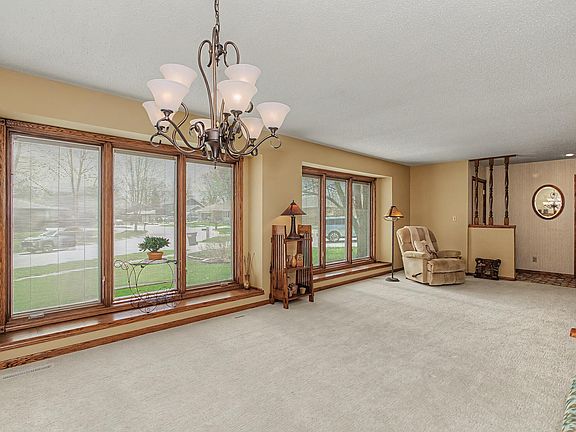 5th image of 2133 Polk Dr