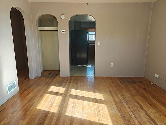 5th image of 511 Bayard St