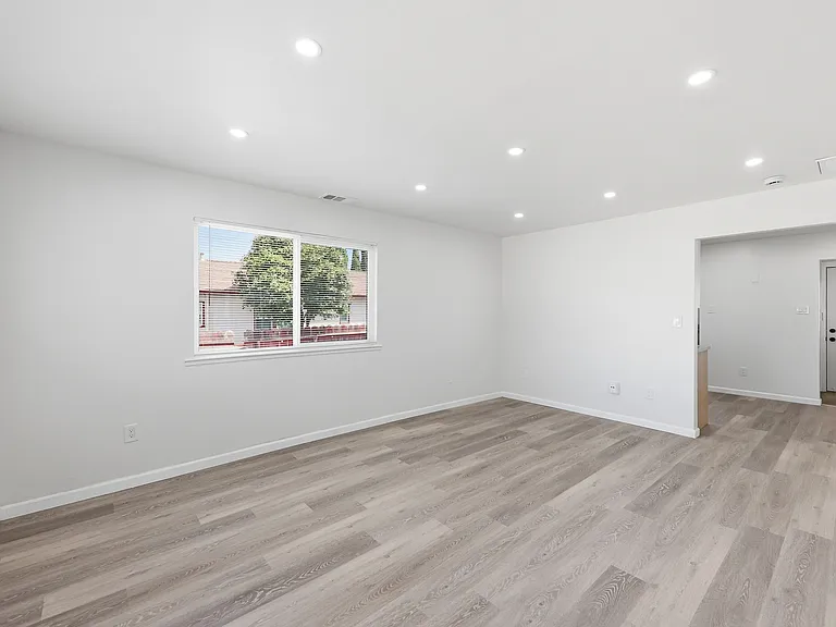 15548 Usher St #1 — Photo 6