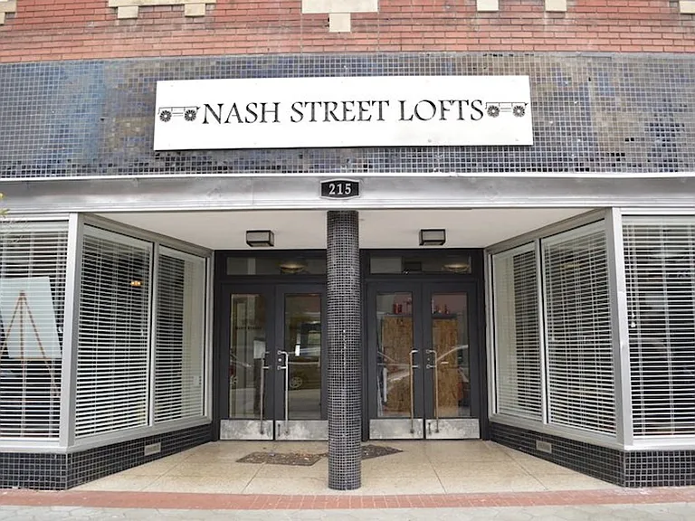 215 Nash St E — Photo 29