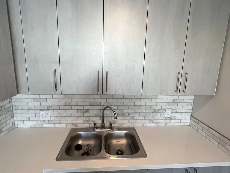 947 N Wilmington Blvd — Photo 14