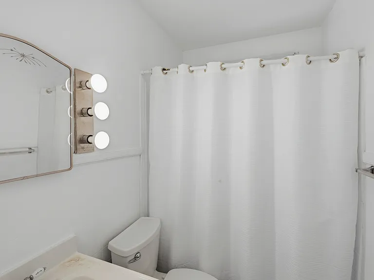 2603 W Carver St — Photo 6