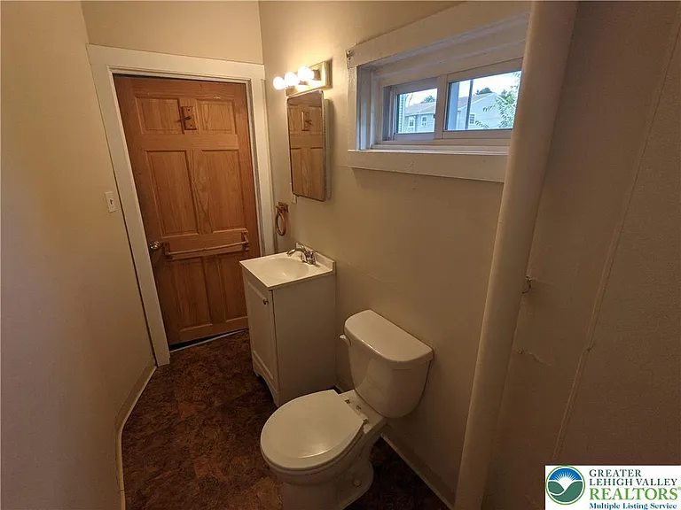 1627 Jill St — Photo 6