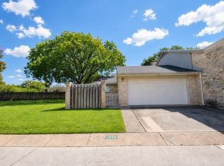 1810 N Woodstone Dr, Kerrville, TX 78028