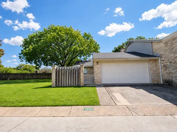 1810 N Woodstone Dr, Kerrville, TX 78028