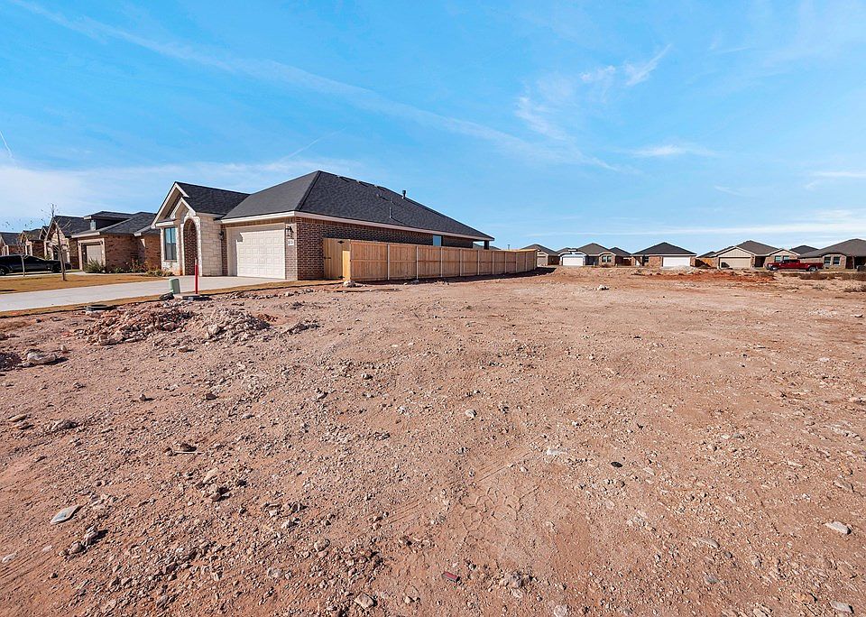 2nd image of 1325 Loess St