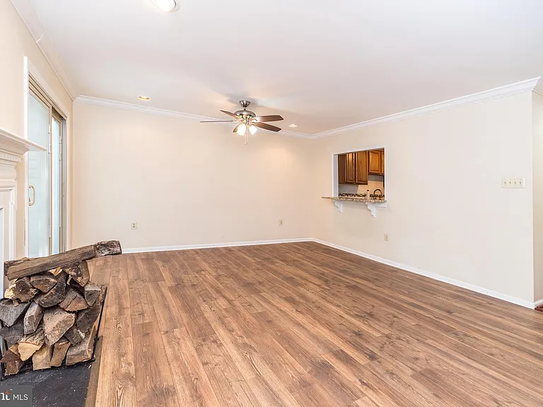 108 Susan Constant Ct #8 — Photo 16