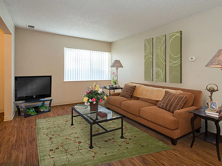 Creek View Apartments — Photo 4