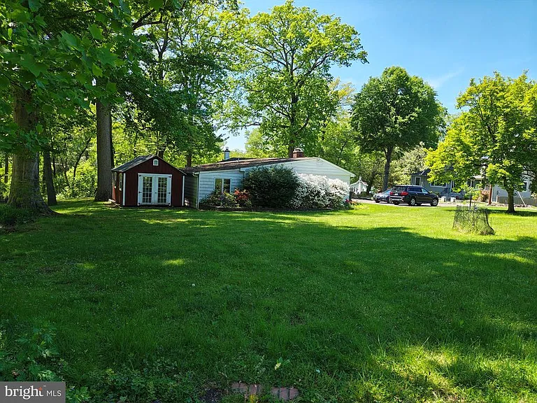 11 Sylvan Ave — Photo 15