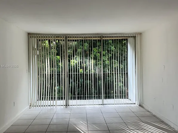8860 Fontainebleau Blvd APT 403, Miami, FL 33172
