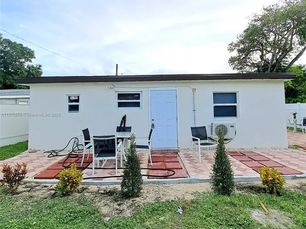 2215 Mayo St, Hollywood, FL 33020