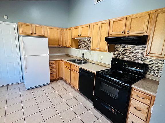 4th image of 812 Lost Grove Ln