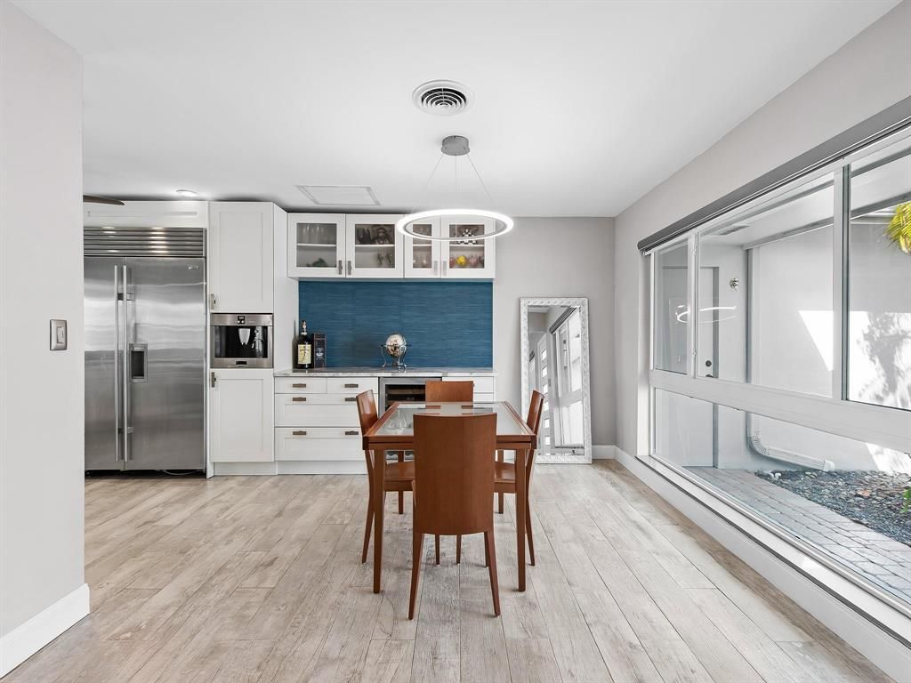 300 SE 10TH Street, photo 9