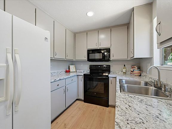 5th image of 14845 Stinson Dr