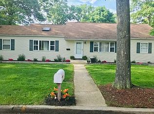 5 Delamere St, Huntington, NY 11743