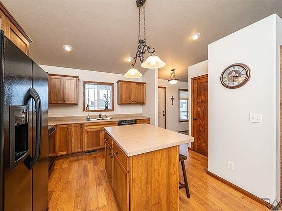 4th image of 604 Cottonwood Dr