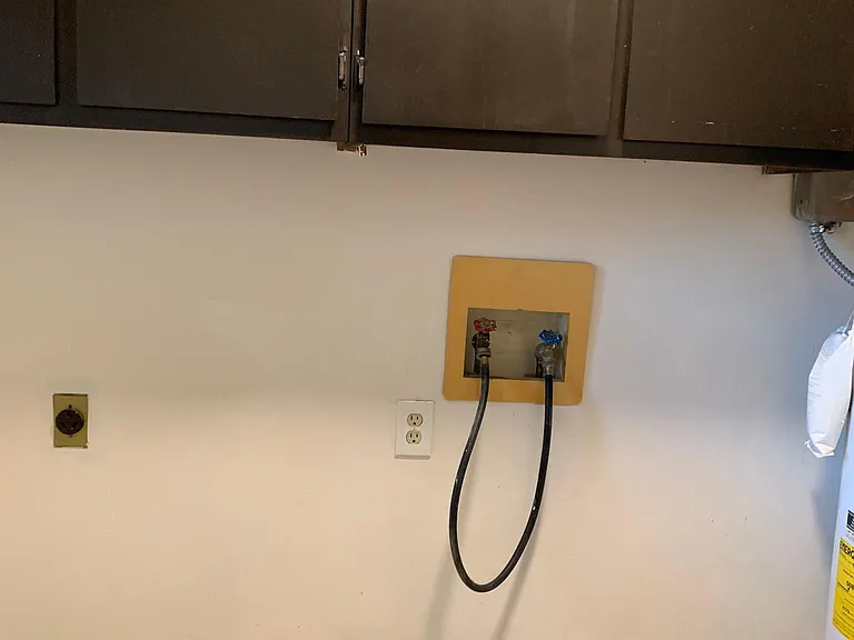 washer/dryer room
