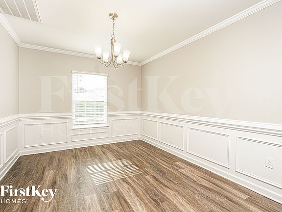 4th image of 310 Sawyer Ln