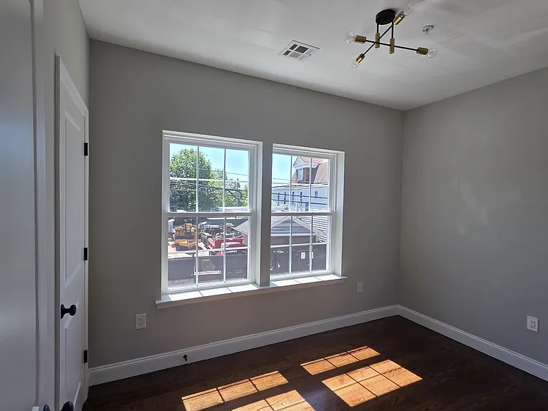 36 Shaw Ave #2 — Photo 3