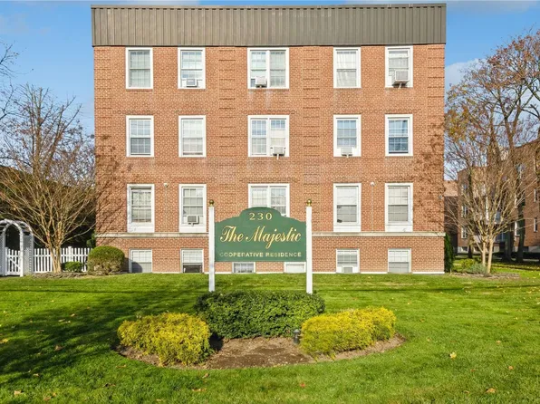 230 Central Avenue #2I, Lawrence, NY 11559