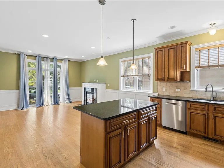 7246 N Oakley Ave #1S — Photo 2