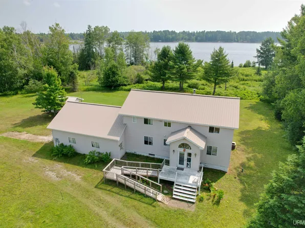 39334 Fishermans Ln, Chassell, MI 49916