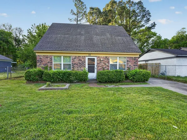 1111 Canary Ln, Memphis, TN 38109