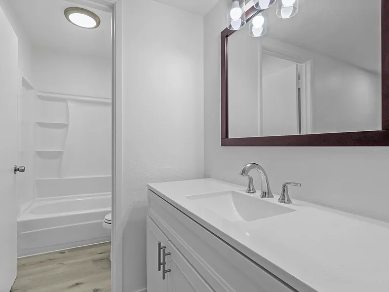 Arlington Apartments — Photo 16
